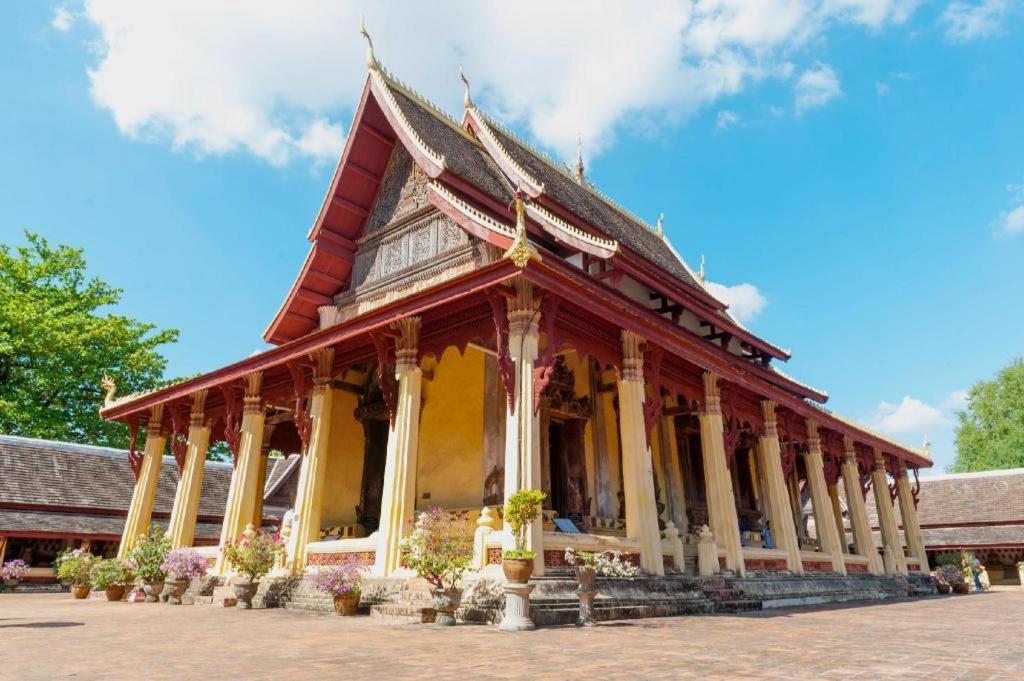 Leuxay Hotel Vientiane Exterior photo