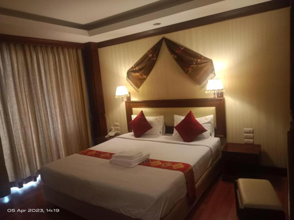 Leuxay Hotel Vientiane Exterior photo