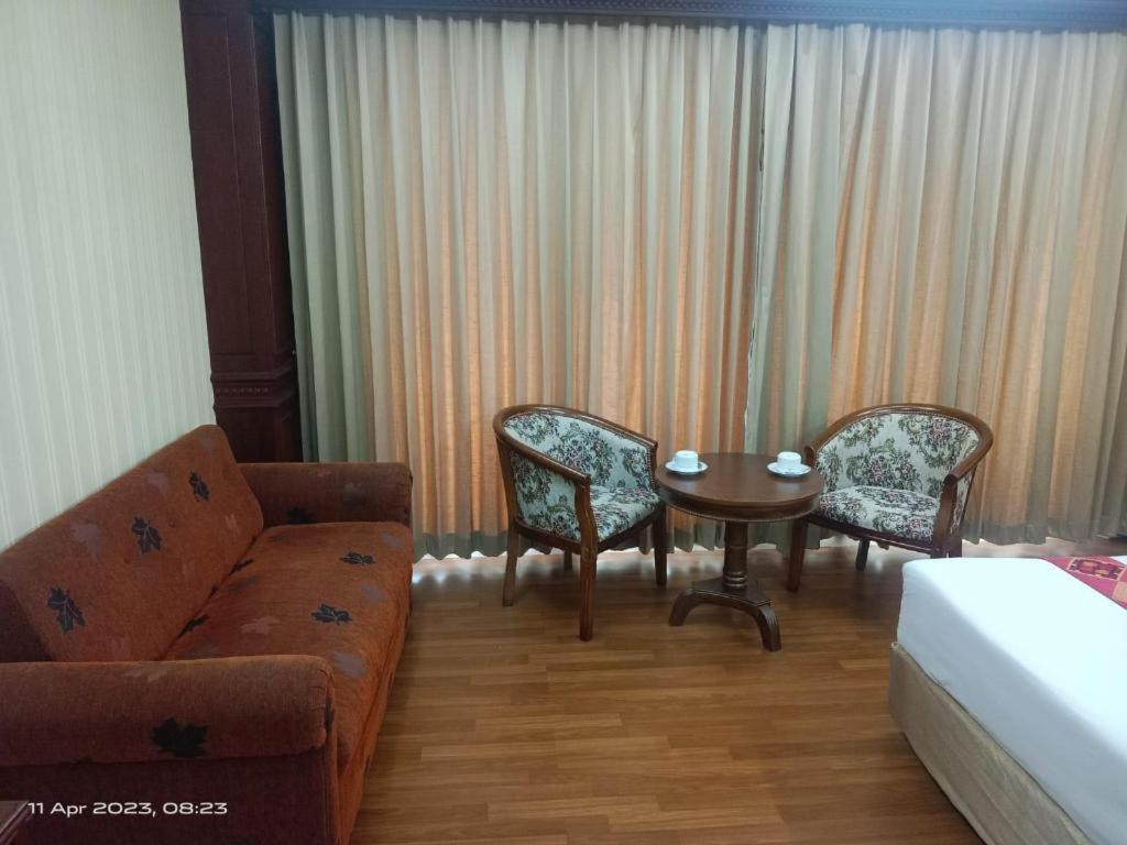 Leuxay Hotel Vientiane Exterior photo